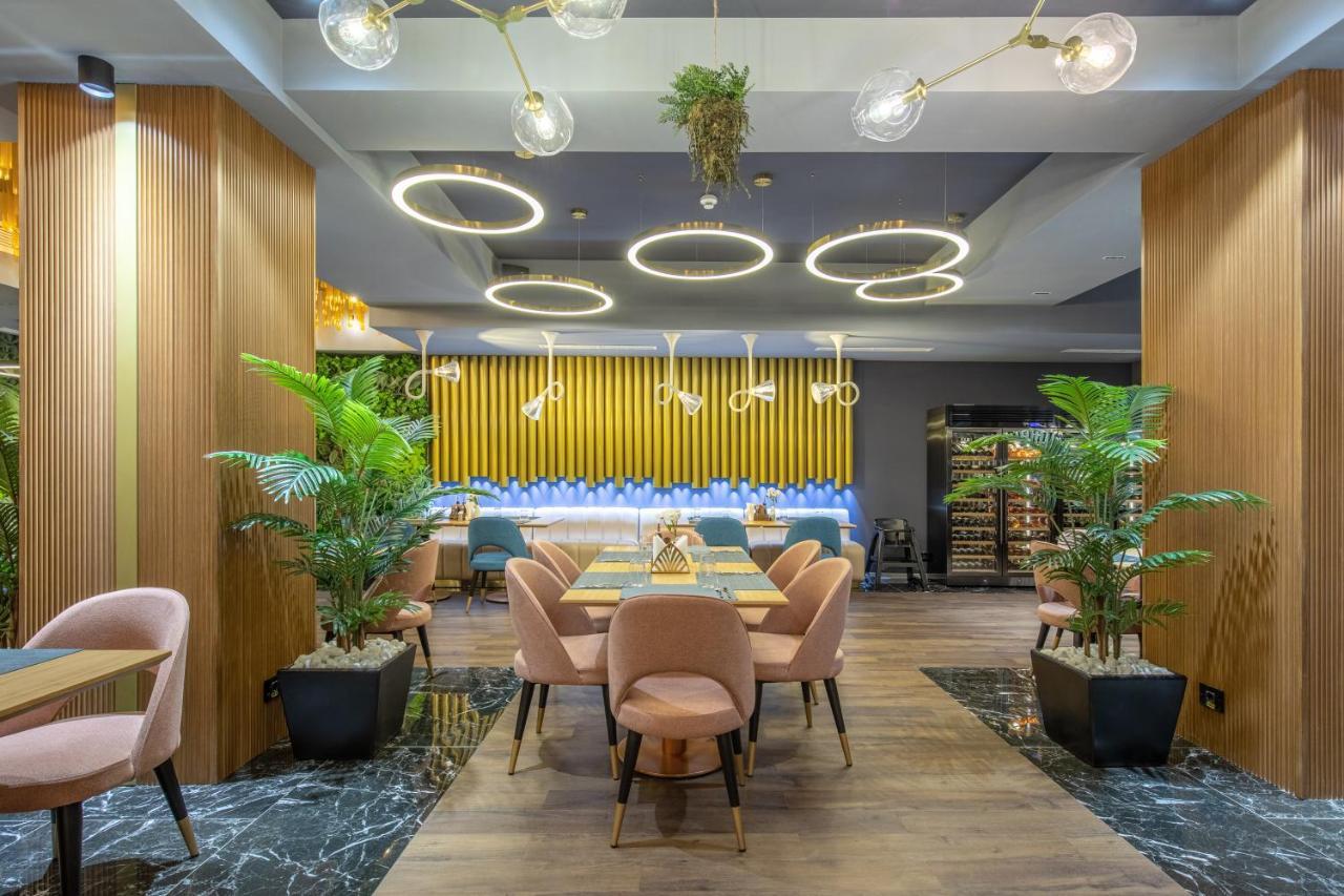 Hotel Kristal Focşani Exteriér fotografie