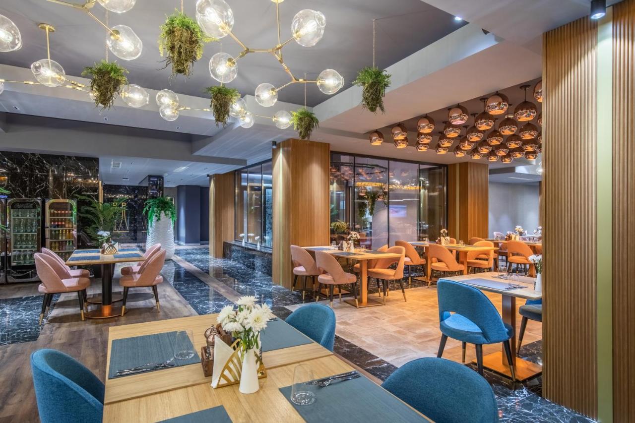 Hotel Kristal Focşani Exteriér fotografie